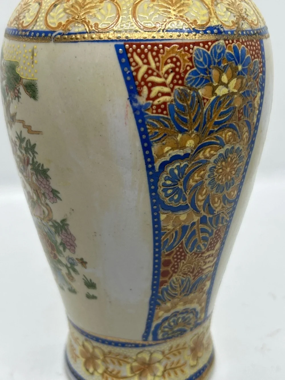LARGE  SATSUMA 10-INCH HAND PAINTED  MID-20TH CENTURY VASE AMAZING ARTWORK!